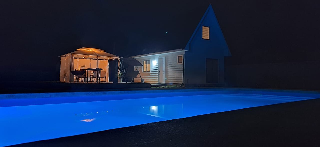 Carpa de eventos de noche